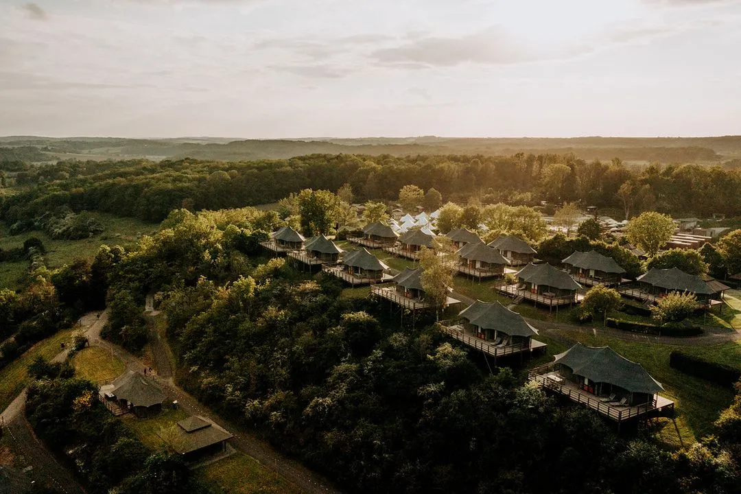 Luchtbeeld van de lodges van Greenfields Durbuy